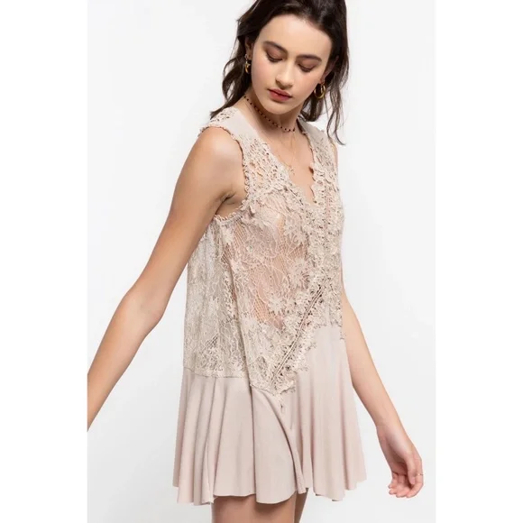 POL Beige V Neck Sleeveless Lace & Solid Tunic Top - Picture 2 of 6